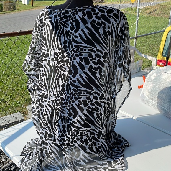 Women’s Cover up - Picture 3 of 6